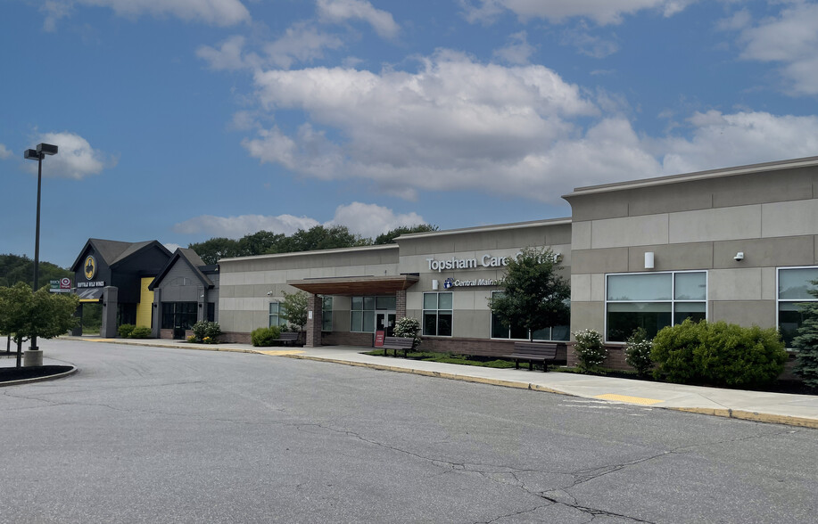 105 Topsham Fair Mall Rd, Topsham, ME à louer - Photo du bâtiment - Image 1 de 14