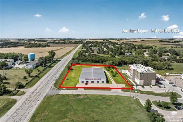 101 E Lafayette Ave, Abilene, KS à vendre - Photo du bâtiment - Image 3 de 10