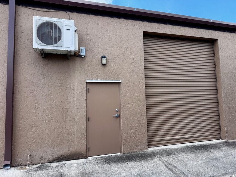 279-299 Interstate Ct, Sarasota, FL for lease - Building Photo - Image 3 of 5