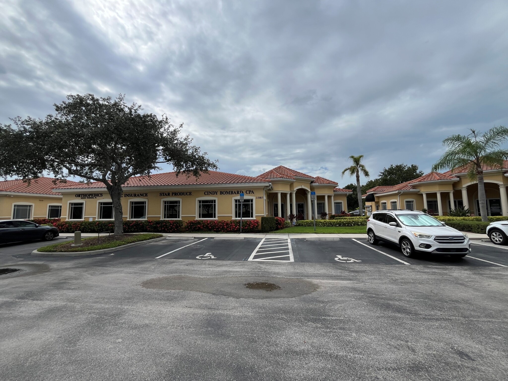 3380 Woods Edge Cir, Bonita Springs, FL for lease Primary Photo- Image 1 of 4