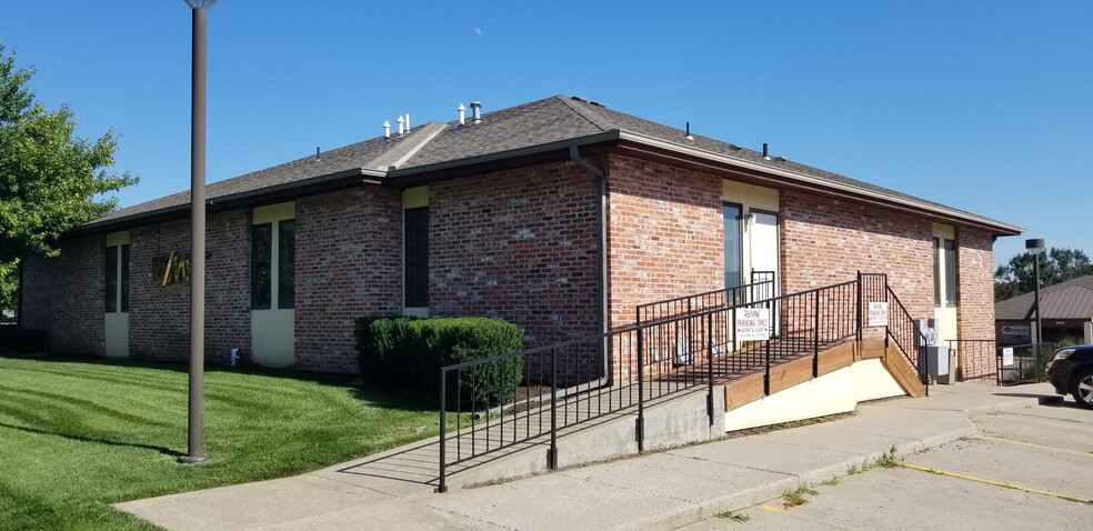 5815 SW 29th St, Topeka, KS for lease - Building Photo - Image 2 of 2