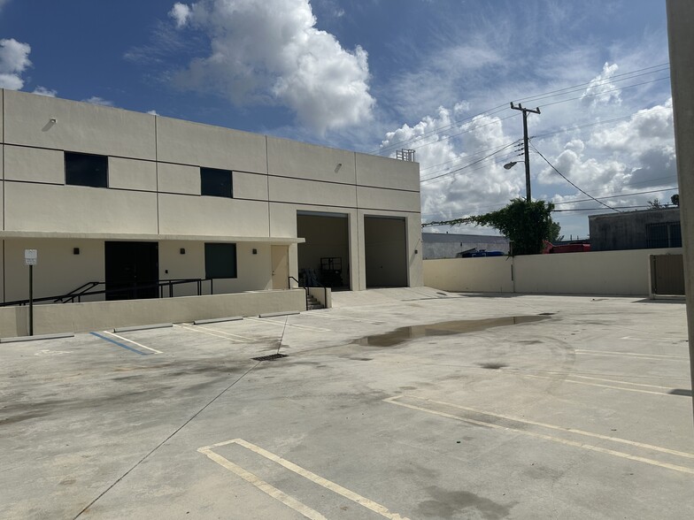 4733 E 10th Ln, Hialeah, FL à vendre - Photo du bâtiment - Image 1 de 1