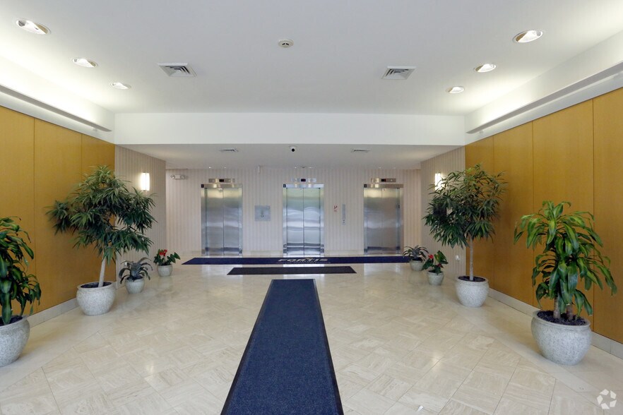 201 Willowbrook Blvd, Wayne, NJ à louer - Hall d’entrée - Image 3 de 7