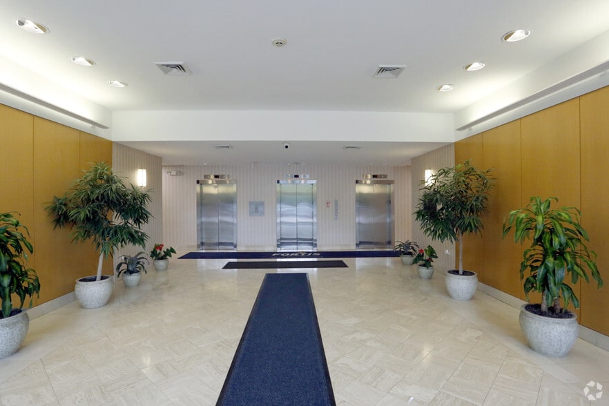 201 Willowbrook Blvd, Wayne, NJ à louer - Hall d’entrée - Image 3 de 7