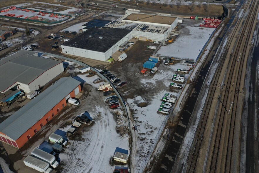 12321 Mount Lawn Rd NW, Edmonton, AB à louer - Photo du bâtiment - Image 3 de 4