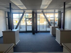 506 E Weber Ave, Stockton, CA à louer Photo intérieure- Image 2 de 12