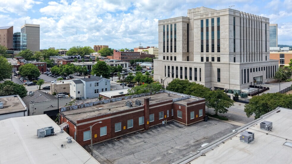 300 E Coffee St, Greenville, SC à louer - Photo du bâtiment - Image 2 de 8