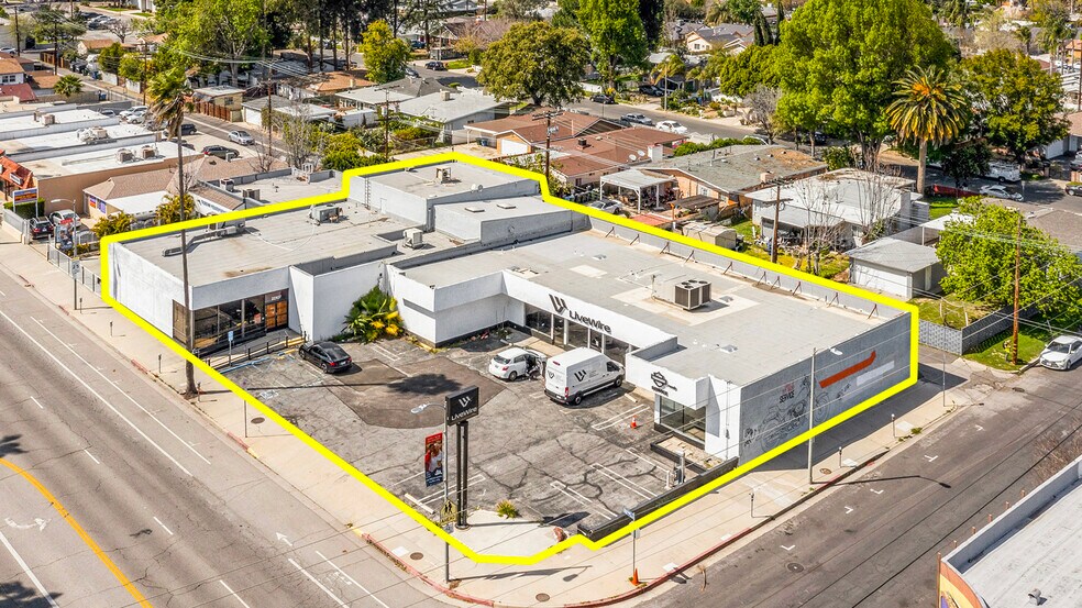 22107 Sherman Way, Canoga Park, CA à vendre - Photo du bâtiment - Image 2 de 10