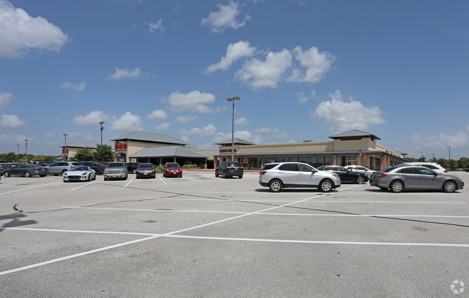 24224 Northwest Freeway, Cypress, TX for lease - Primary Photo - Image 2 of 2