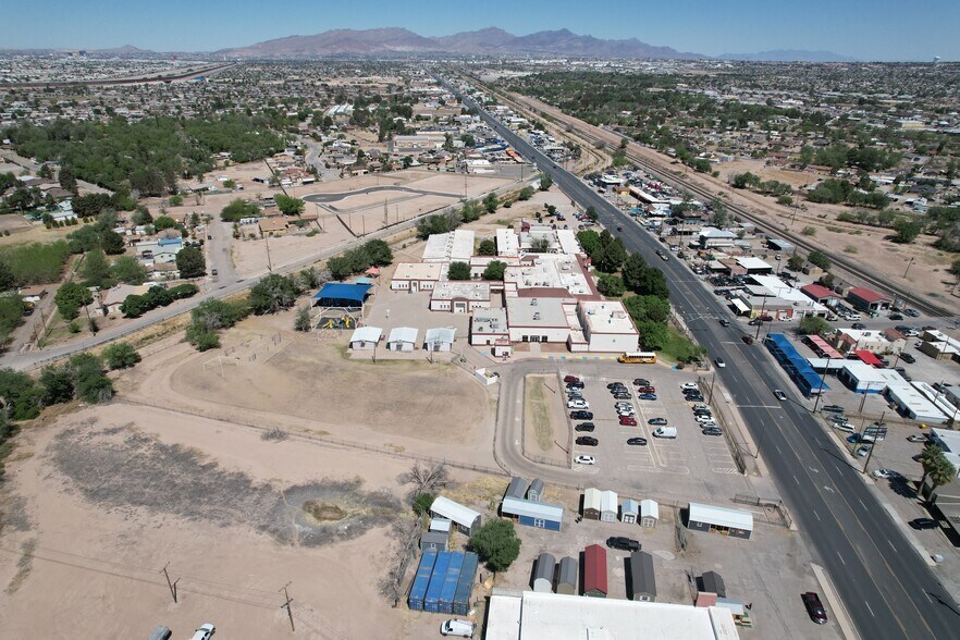 7988 Alameda Ave, El Paso, TX à louer - Photo du bâtiment - Image 3 de 14