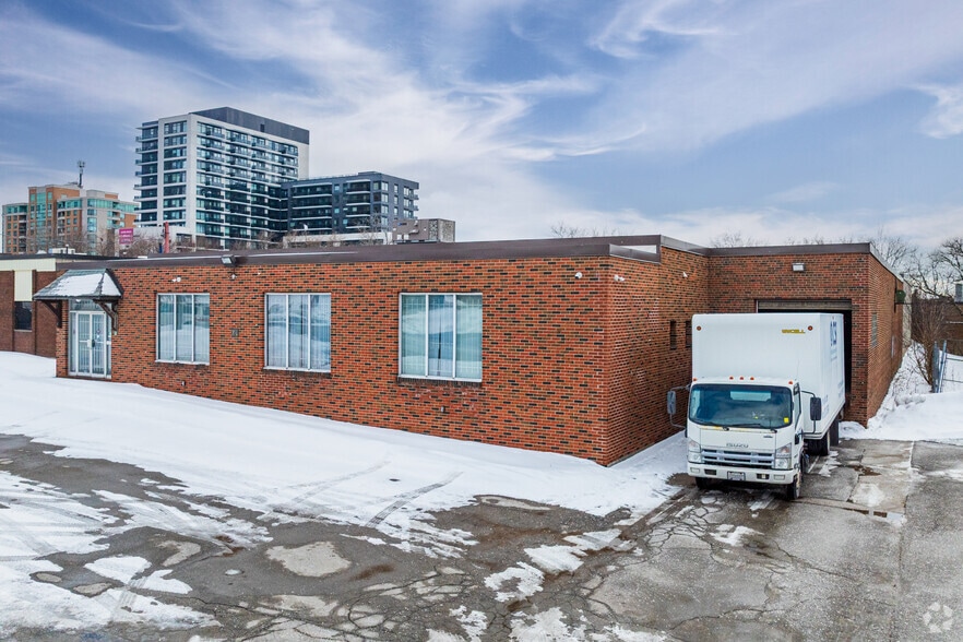 21 Golden Gate Ct, Toronto, ON for sale - Building Photo - Image 2 of 3