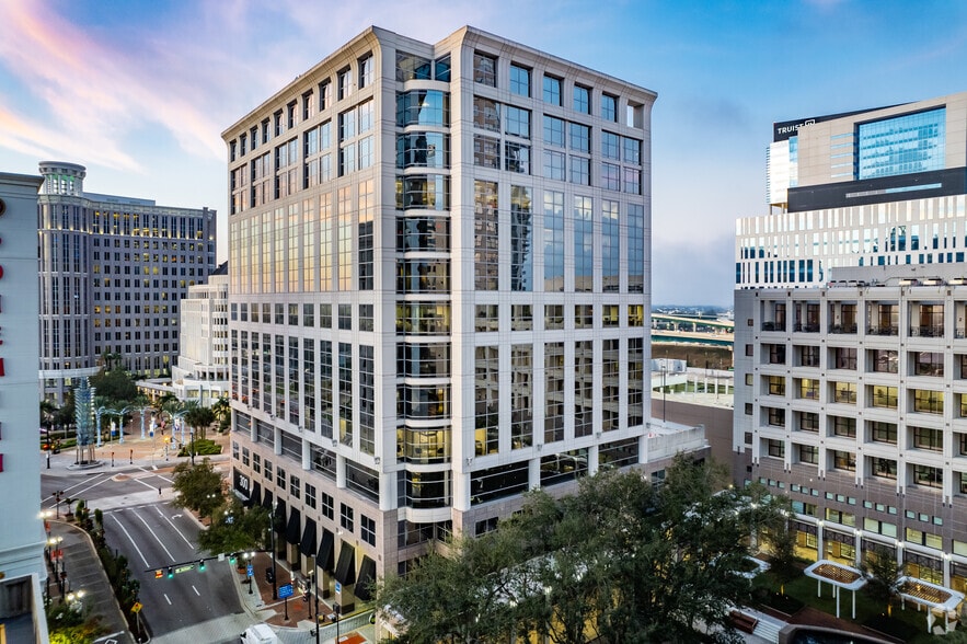 300 S Orange Ave, Orlando, FL à louer - Photo du bâtiment - Image 2 de 10
