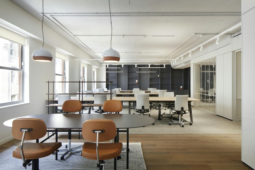 3-5 Rathbone Pl, London for lease - Building Photo - Image 1 of 7