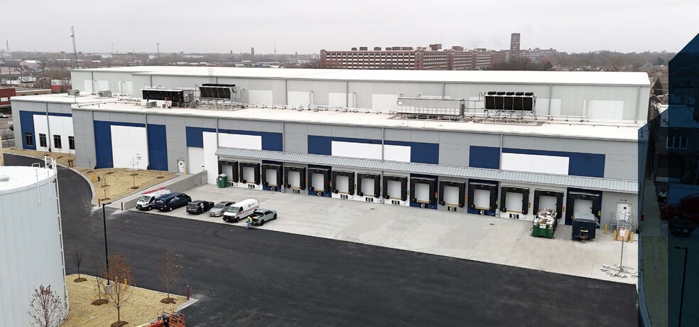 3815 S Ashland Ave, Chicago, IL for lease - Building Photo - Image 2 of 4