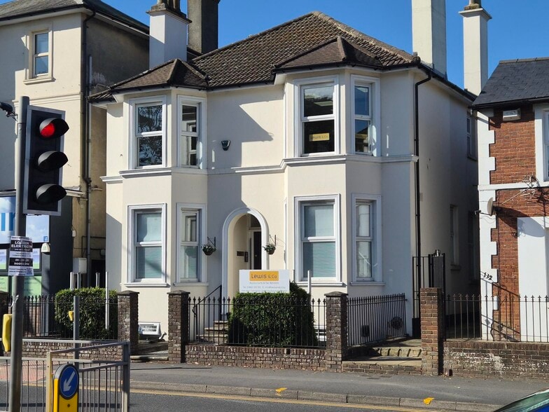 134 London Rd, Southborough for sale - Building Photo - Image 1 of 7