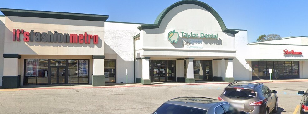 2001 NW Evangeline Trwy, Lafayette, LA à louer - Photo du bâtiment - Image 3 de 14