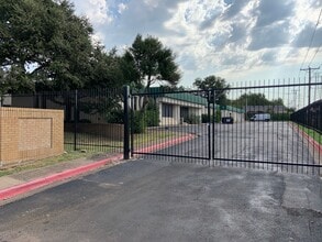 10210 Monroe Dr, Dallas, TX for sale Interior Photo- Image 1 of 13