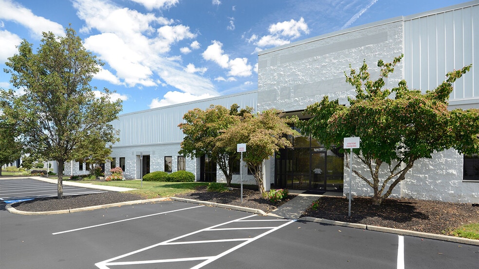 7553 Morris Ct, Allentown, PA à louer - Photo du bâtiment - Image 2 de 2