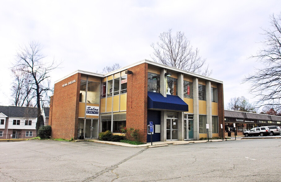 302 Maple Ave W, Vienna, VA for lease - Building Photo - Image 2 of 7