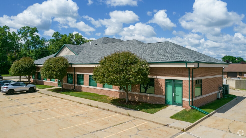 1869 E Maple Rd, Troy, MI for lease - Building Photo - Image 2 of 6