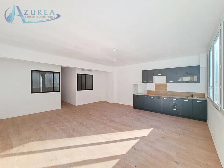 Office in Nice for sale - Interior Photo - Image 2 of 7