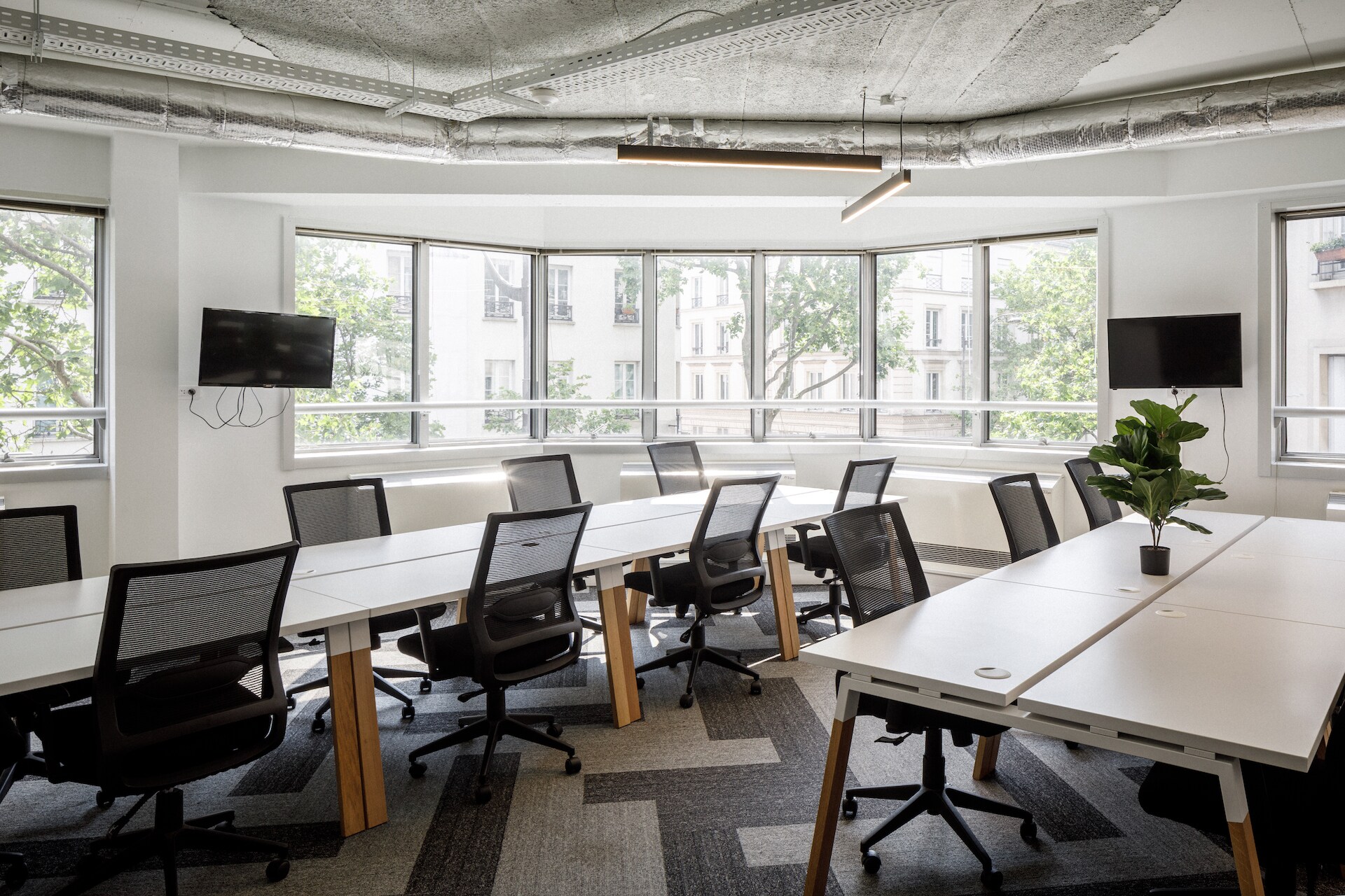 43 Avenue De Saint-Ouen, Paris for lease Building Photo- Image 1 of 13