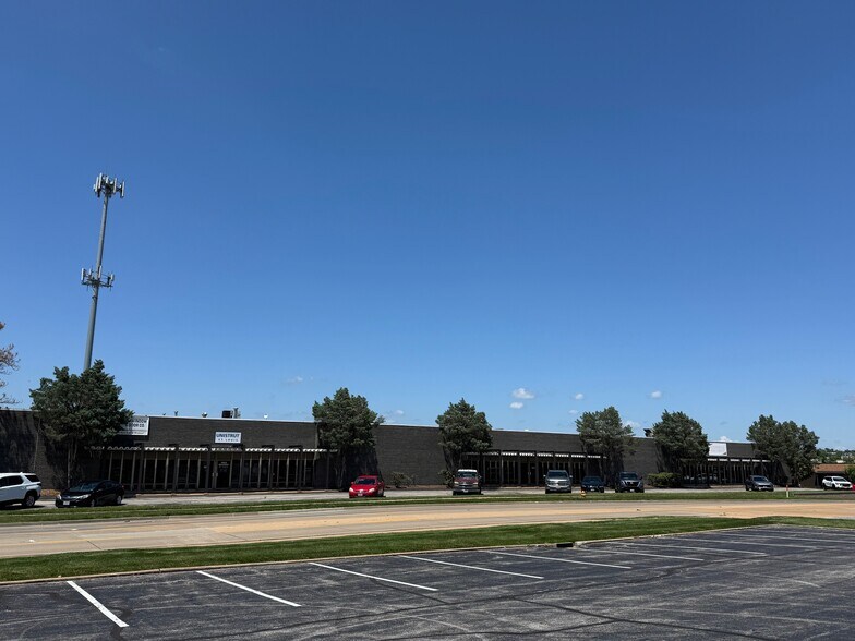 11805-11821 Westline Industrial Dr, Maryland Heights, MO à louer - Photo du bâtiment - Image 3 de 4