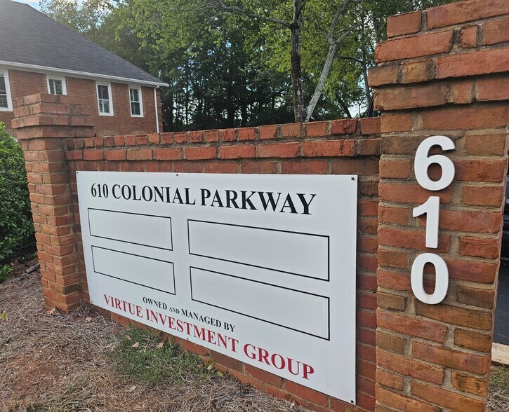 610 Colonial Park Dr, Roswell, GA à louer - Photo du bâtiment - Image 3 de 13