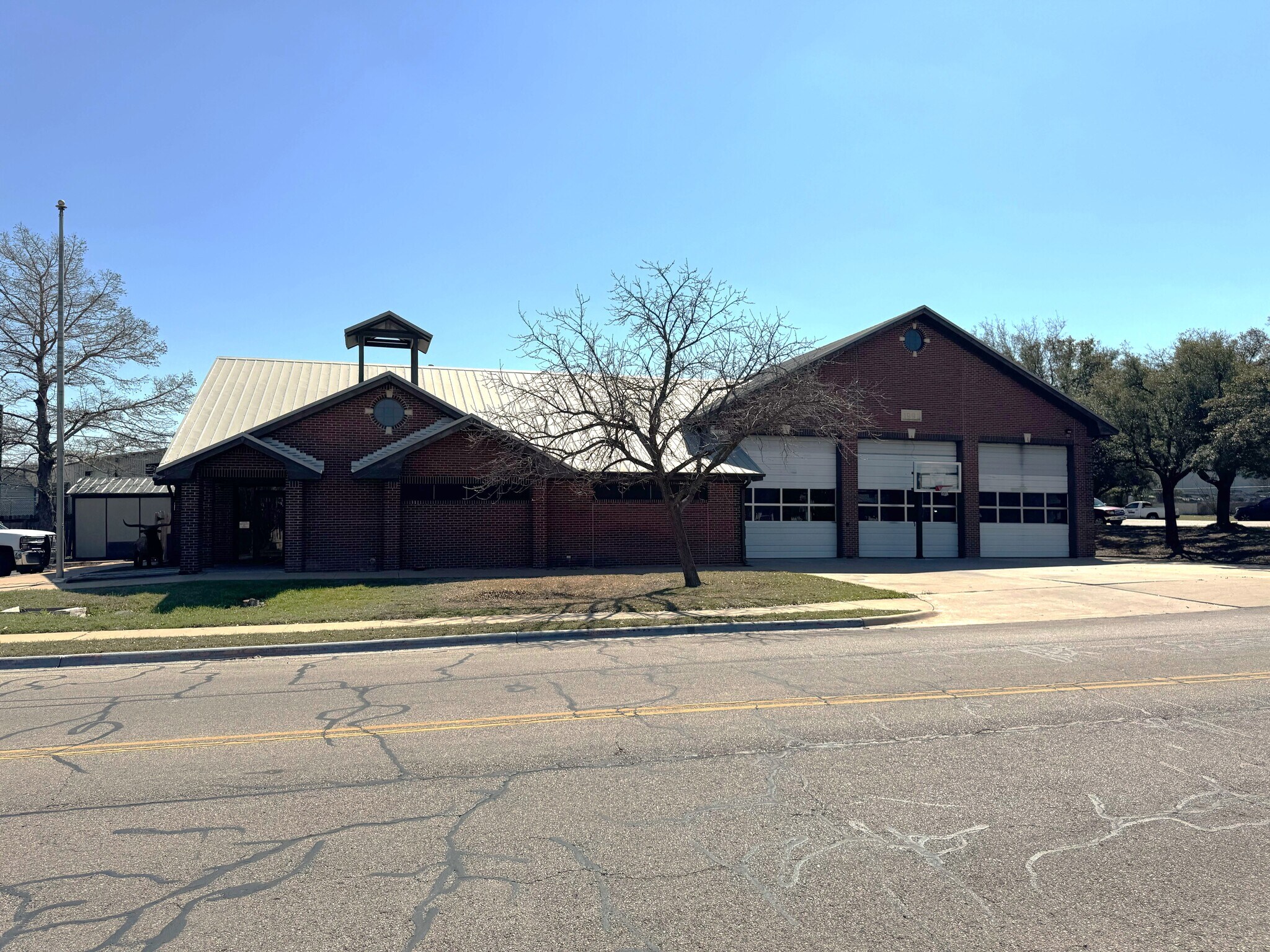 1991 Rawhide Dr, Round Rock, TX for lease Building Photo- Image 1 of 13