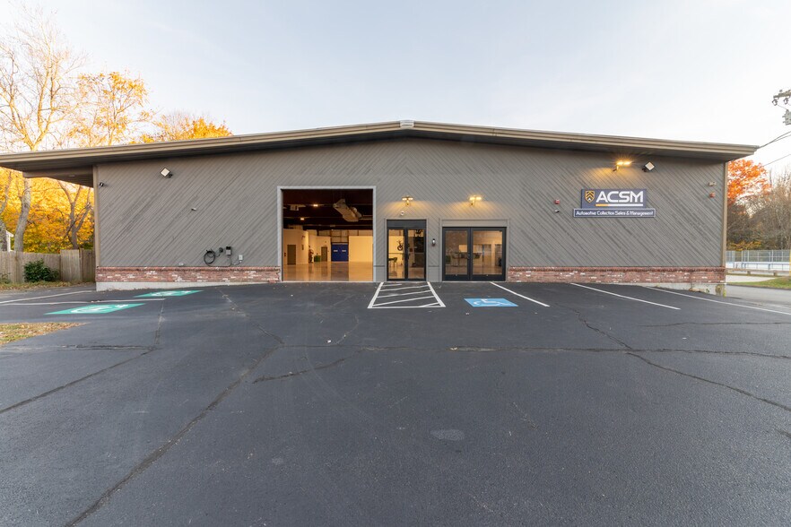 1155 Victory Hwy, Burrillville, RI à vendre - Photo du bâtiment - Image 1 de 23