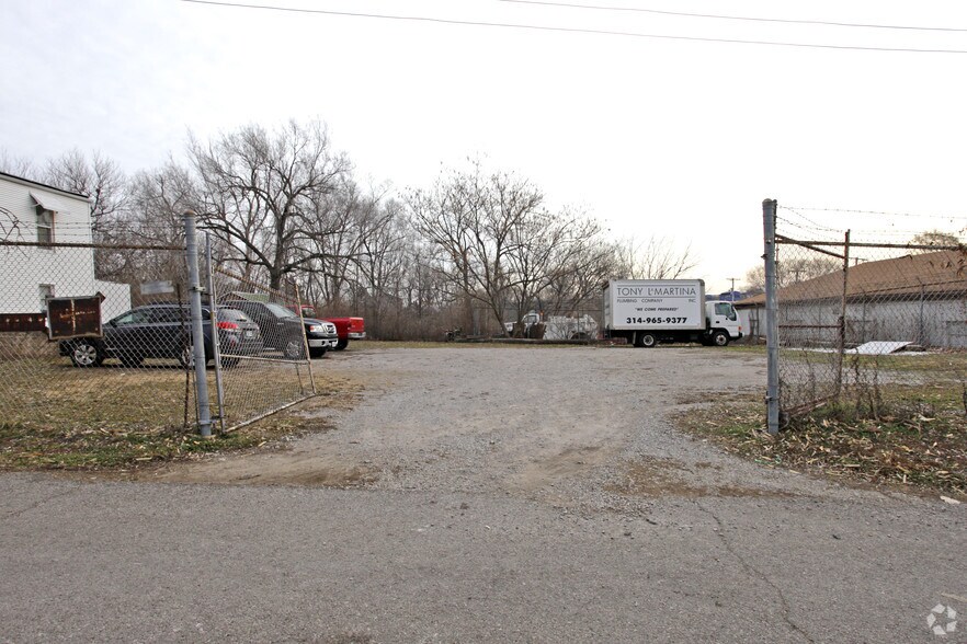 1336 Hughes Pl, Saint Louis, MO for sale - Primary Photo - Image 1 of 2