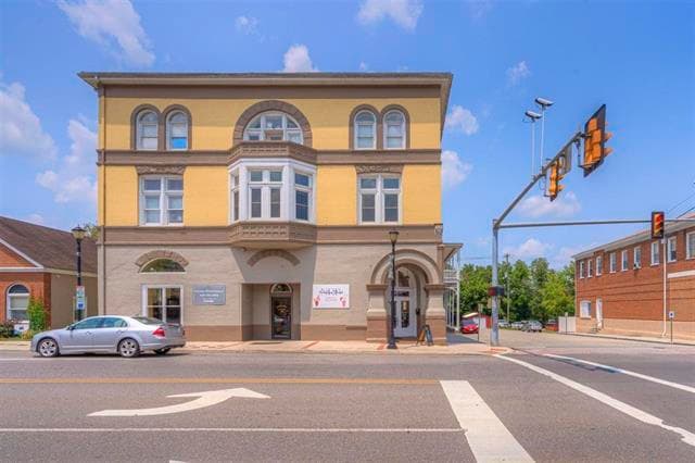 301 W Main St, Radford, VA for lease Primary Photo- Image 1 of 51