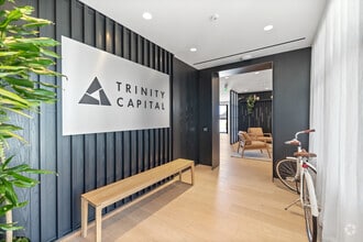 330 S Cedros Ave, Solana Beach, CA à louer Hall d’entrée- Image 2 de 7