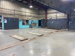 3901 SE Naef Rd, Portland, OR for lease Interior Photo- Image 1 of 12