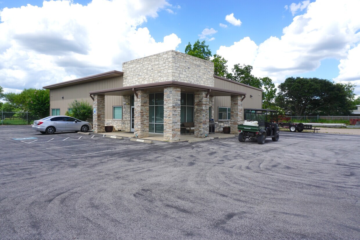 28010 FM 2978 Rd, Magnolia, TX for lease Primary Photo- Image 1 of 4