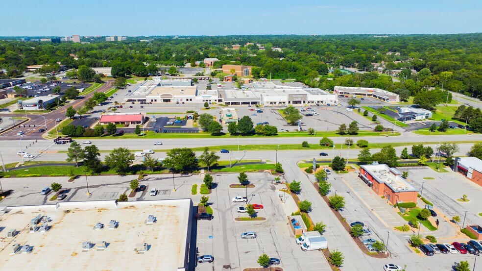 10360 Metcalf Ave, Overland Park, KS à louer - Photo du bâtiment - Image 2 de 5