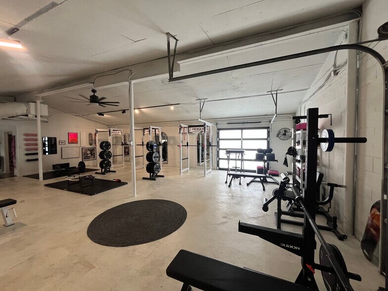 400 E St Elmo Rd, Austin, TX à louer - Photo du bâtiment - Image 3 de 16