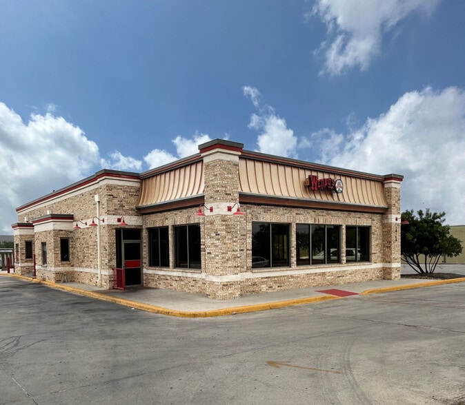 19140 Stone Oak Pky, San Antonio, TX à louer - Photo du bâtiment - Image 3 de 8
