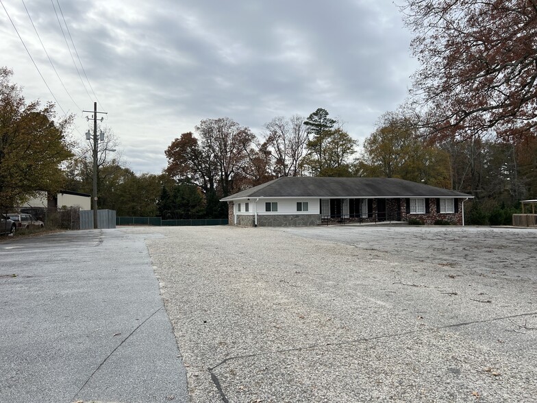 526-530 Lyle Cir, Lawrenceville, GA for lease - Building Photo - Image 3 of 30