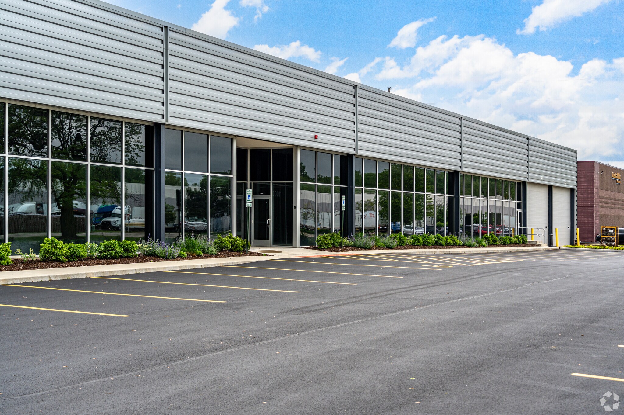 1000 Harvester Rd, West Chicago, IL for lease Primary Photo- Image 1 of 5