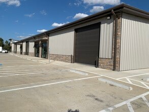 6427 Highway 105, Conroe, TX for lease Building Photo- Image 1 of 2