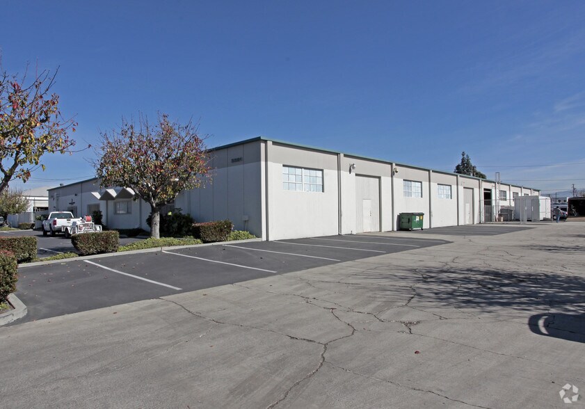 3029 Oak St, Santa Ana, CA à louer - Photo du bâtiment - Image 2 de 3