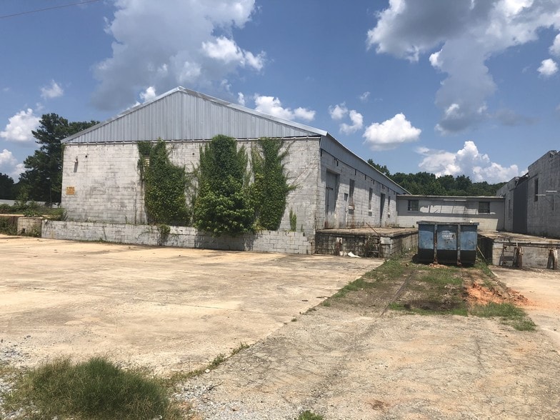 1139 E 3rd St, Jackson, GA à louer - Photo du bâtiment - Image 3 de 20