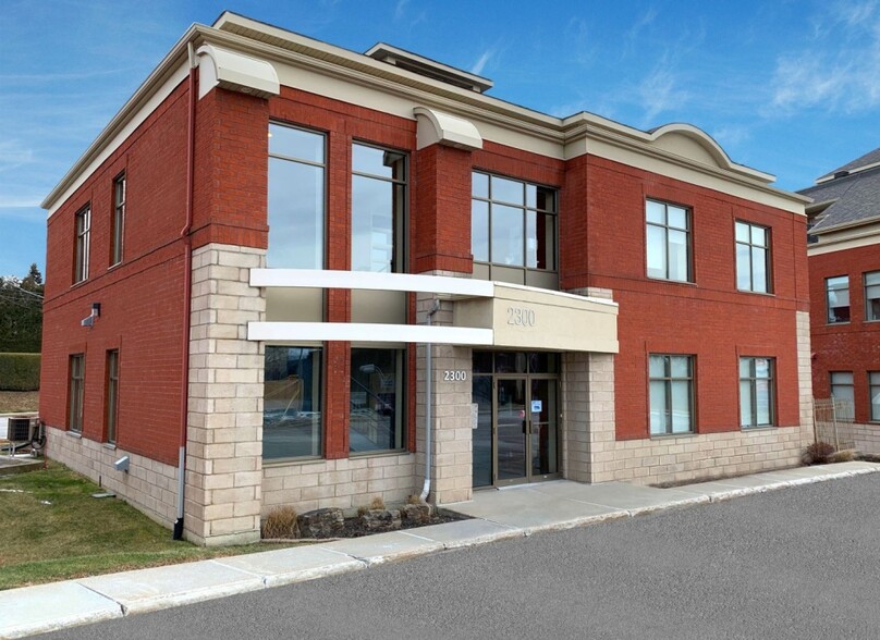 2300 Boul Saint-Martin E, Laval, QC à vendre - Photo principale - Image 1 de 1