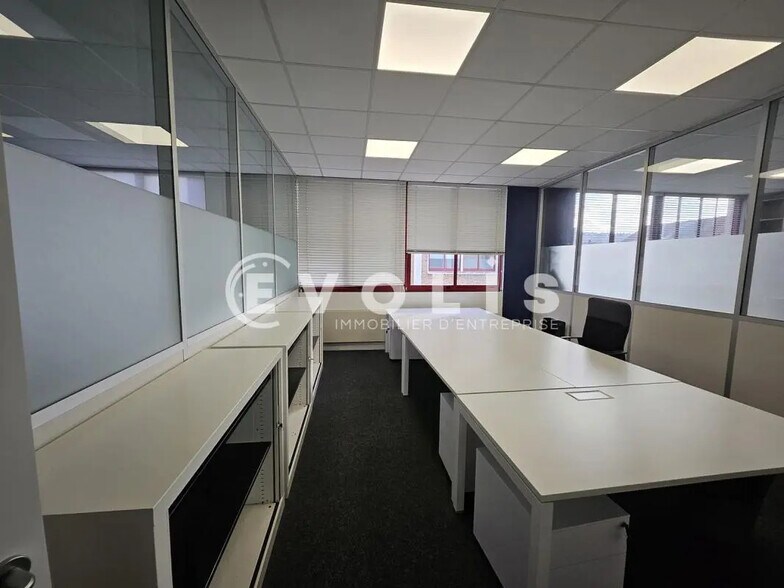 Office in Montrouge for lease - Interior Photo - Image 3 of 8