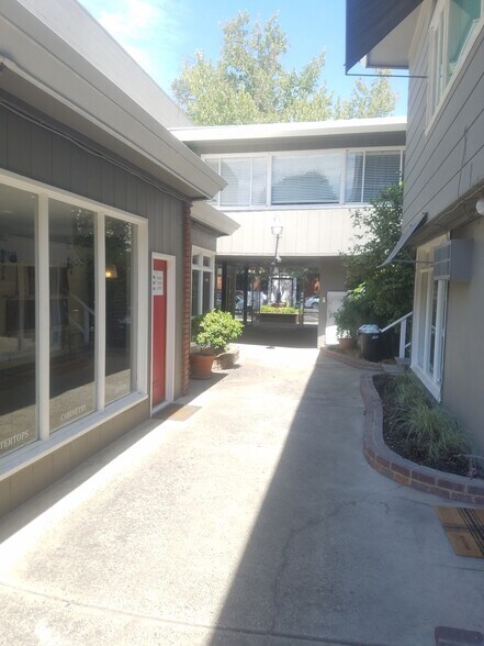 1812 J St, Sacramento, CA à vendre - Photo du bâtiment - Image 3 de 8