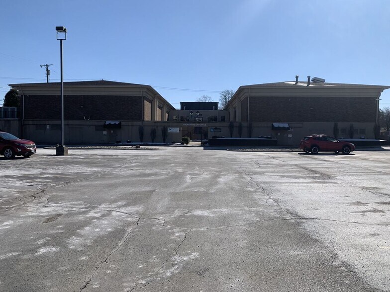 1251 E Dorothy Ln, Kettering, OH à louer - Photo du bâtiment - Image 3 de 3