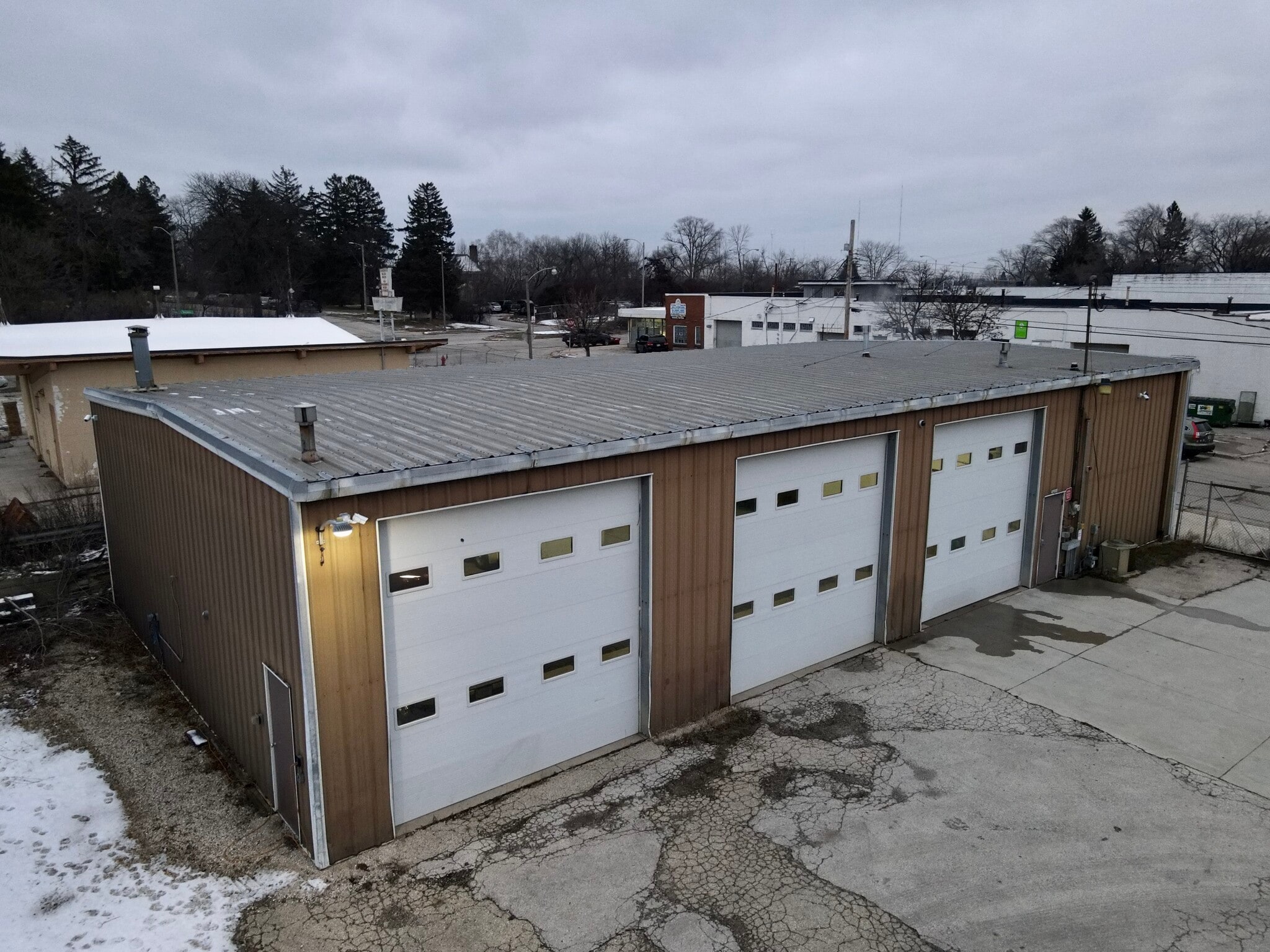 3400 W Kiehnau Ave, Milwaukee, WI for lease Primary Photo- Image 1 of 18