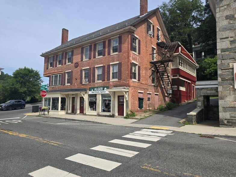 2 Valley St, Springfield, VT for sale - Primary Photo - Image 1 of 29