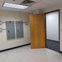 707 N Grand Ave, Waukesha, WI à louer Photo intérieure- Image 2 de 3